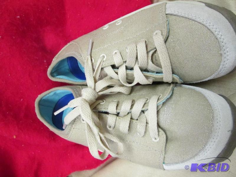 lot 156 image: DrScholls gel cushion size 6 tan pair of shoe...