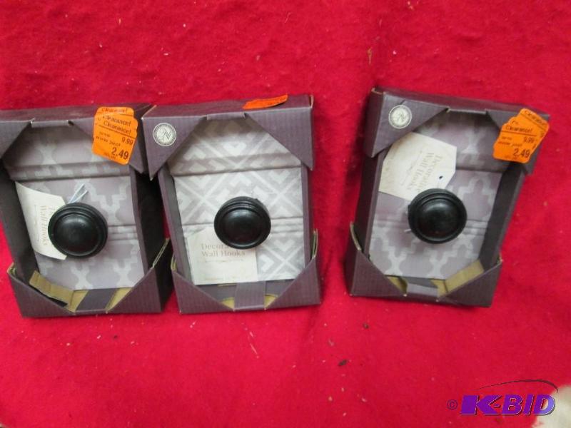 lot 177 image: Qty 3Decorative wall hooks...
