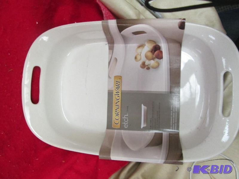 lot 187 image: Corning ware etch sand 3qt 13x9in x 2in there...