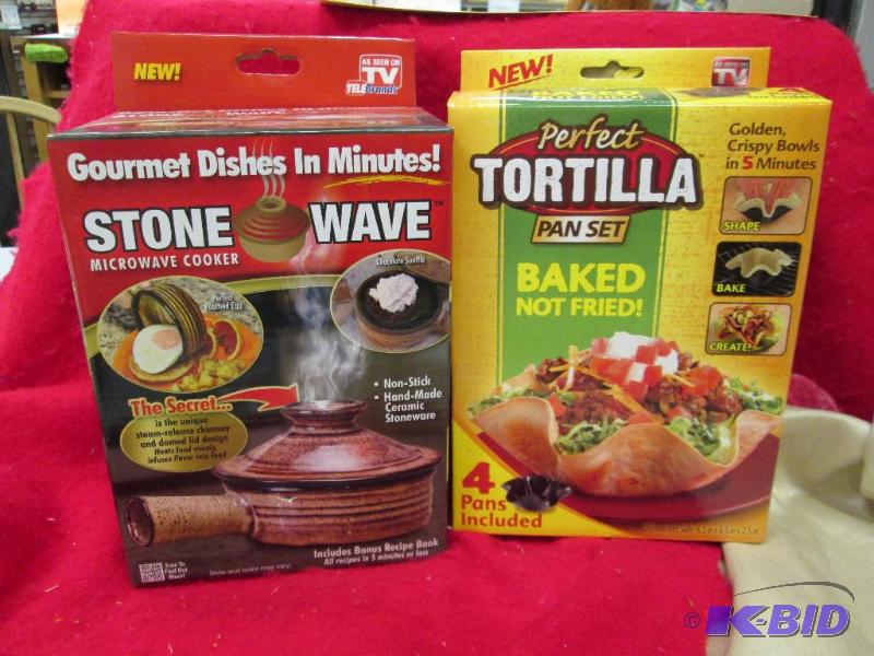 lot 2 image: Gourmet dishes in minutes Stone wave microwav...