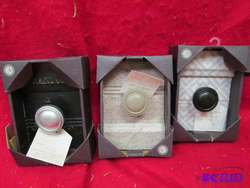 lot 231 image: Qty 3 Decorative wall hooks...