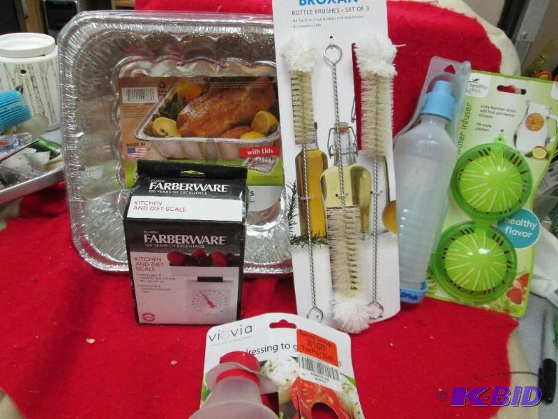 lot 279 image: Eco-Foil Two Poultry pans and lids, Classic F...