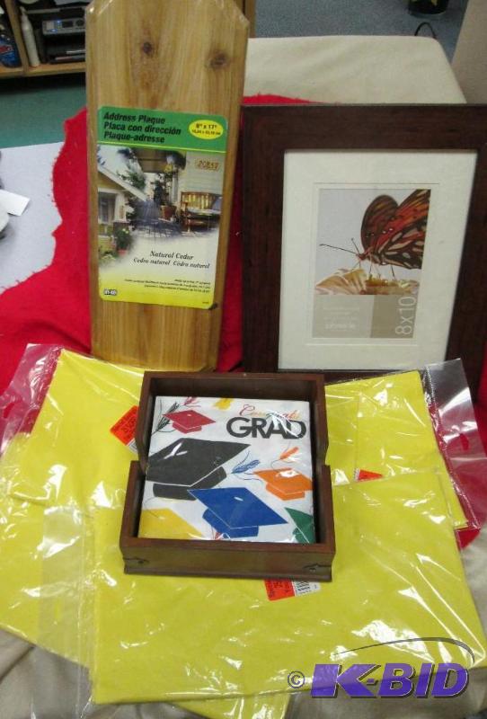 lot 54 image: Pinnacle 8in x 10 in picture frame, Address P...