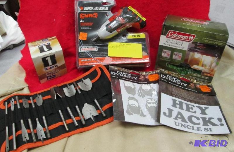 lot 63 image: Black and decker Gyro 4v rechargeable screwdr...