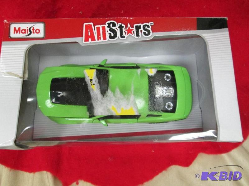 lot 65 image: Maisto 124 2011 Ford Mustang Gt Green...