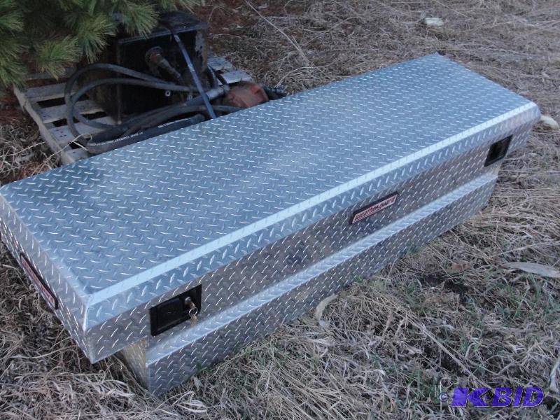Weather Guard Aluminum Crossover Tool Box