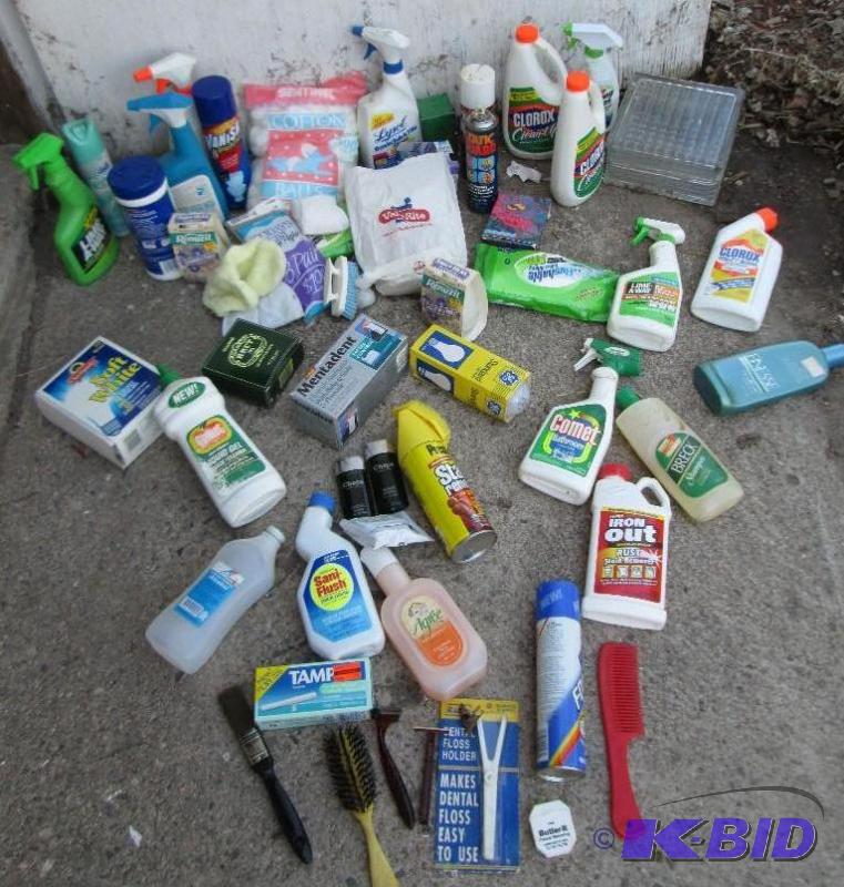 Lot of assorted cleaning supplies...