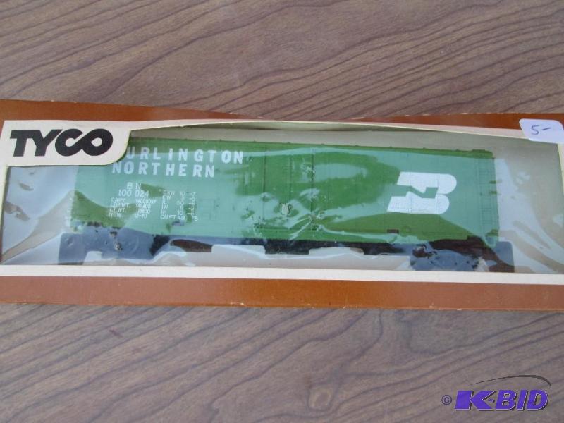 Tyco Burlington Northern train in box...