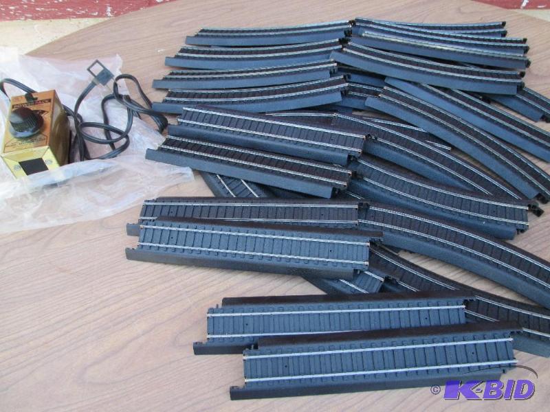 Lot of model train tracks with a Model Rectif...