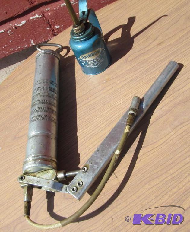 Grease gun and oil can...