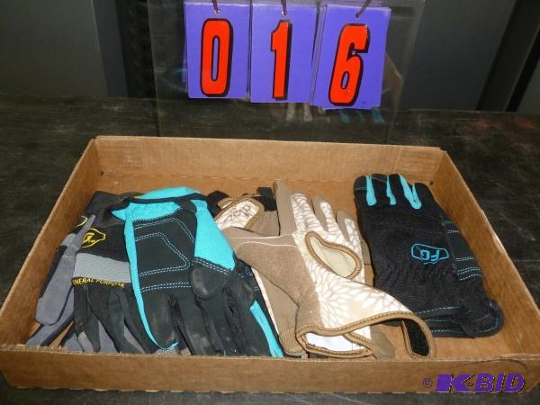 lot 16 image: Flat of gloves. As shown. Size medium. Terms....