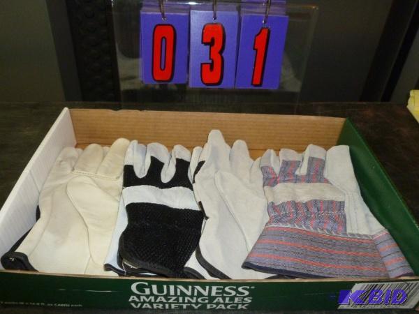 lot 31 image: Flat of leather gloves. As shown. Size large....