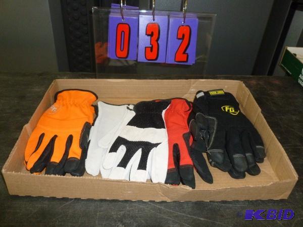 lot 32 image: Flat of gloves. Size large. As shown. Terms. ...