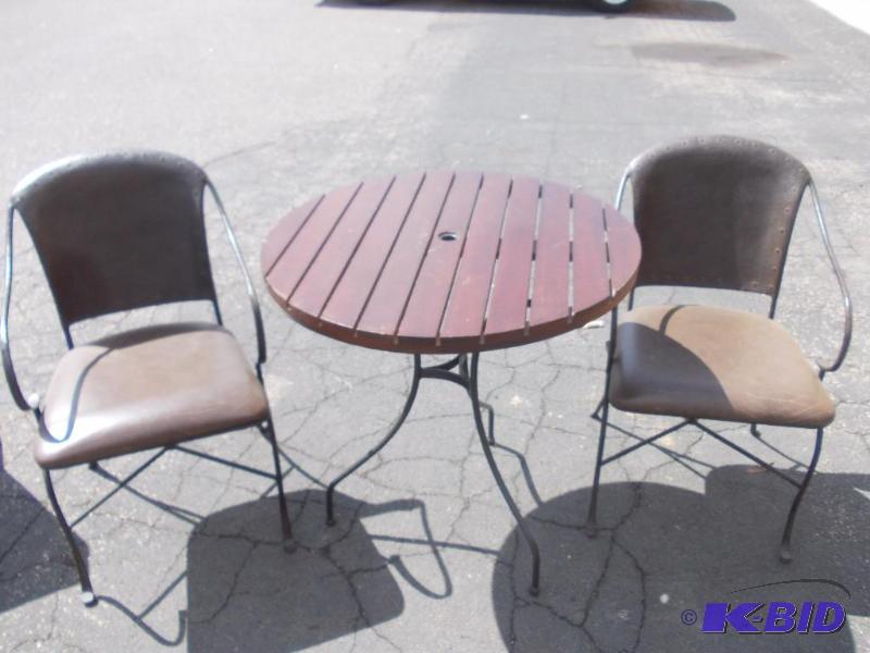 lot 3 image: Metal Base Table Set With 2 Chairs 29 Inch Di...