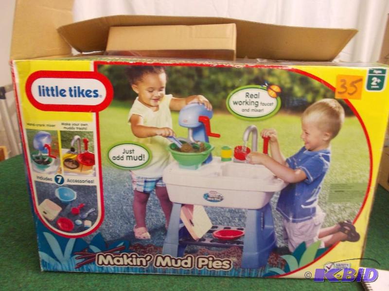 lot 35 image: Little Tikes Mud Pie Maker...