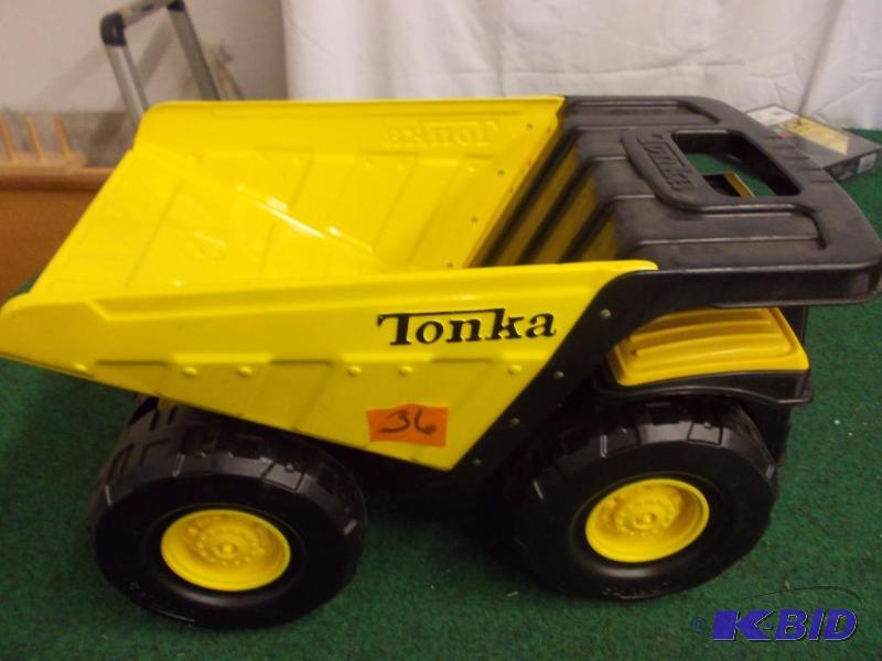 lot 36 image: Big Tonka&nbspDump Truck...