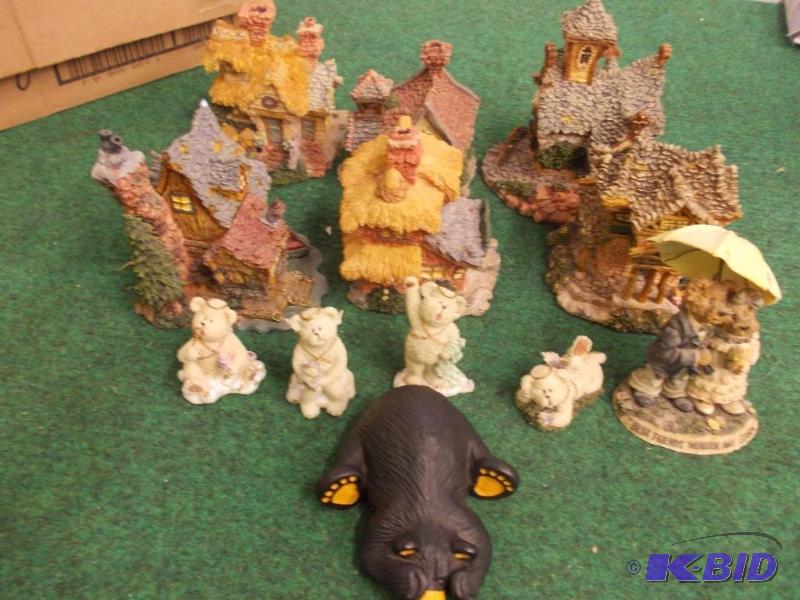 lot 41 image: 6-Boyds Bear Houses, 5-Boyds Bear Figurines...
