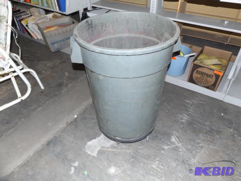 Trash Can on wheel base...