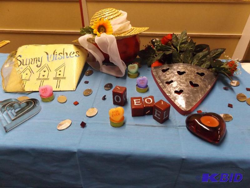Misc Decorative items, candles, Heart cookie ...
