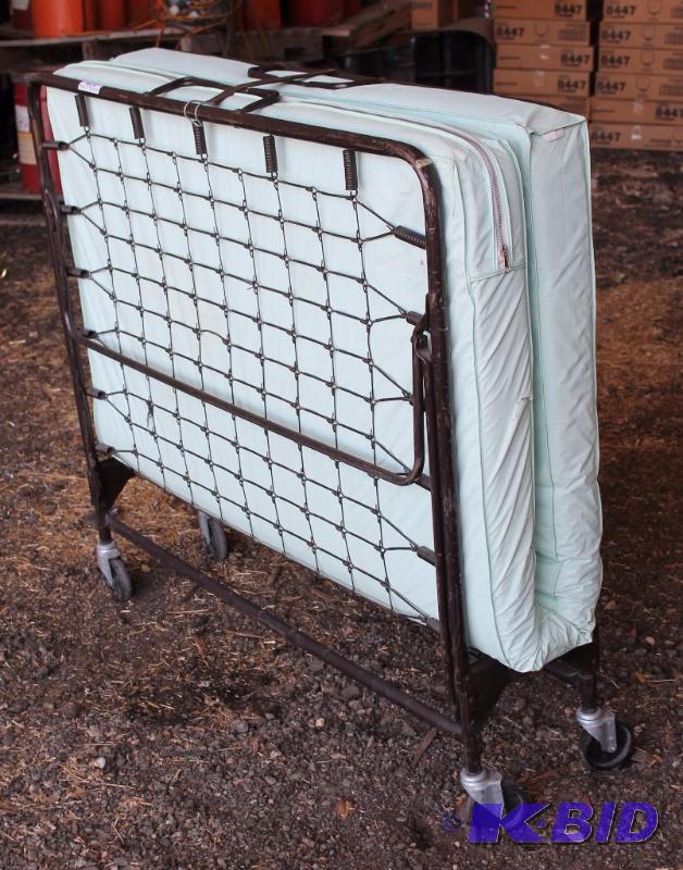 lot 21 image: Roll Away Bed Double Size &nbspBed 48" ...