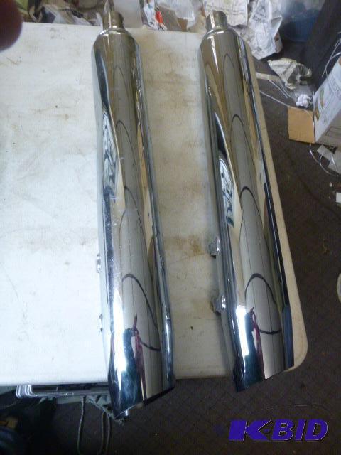 lot 112 image: 2 Harley-Davidson Street Glide Mufflers...