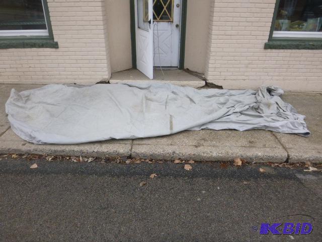 lot 124 image: Boat Cover For 17 to 19 boats....