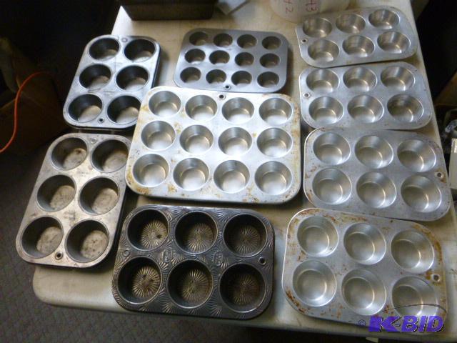lot 136 image: 9 Muffin Pans...