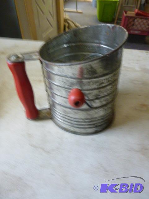 lot 142 image: Vintage Bromwells&nbspRed Handle Flour Sift...