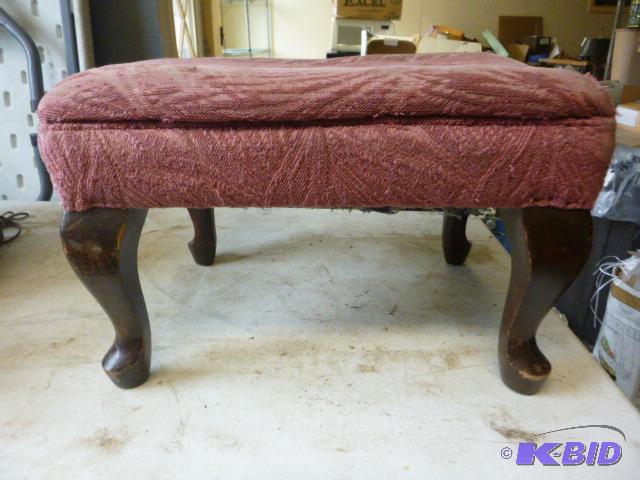 lot 153 image: Ottoman Needs recovering....
