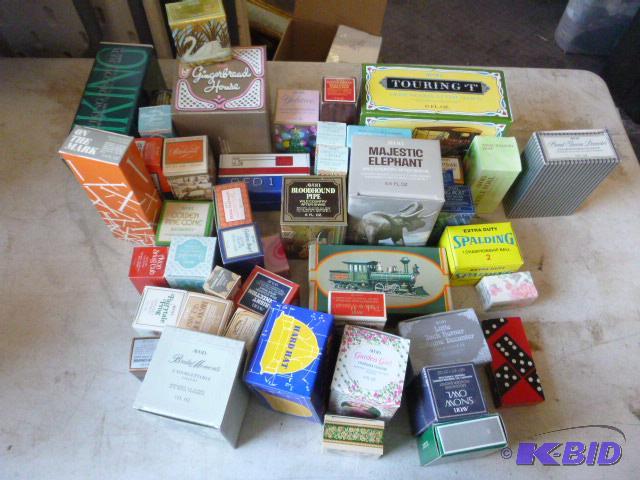 lot 169 image: Miscellaneous Avon Collection Items...
