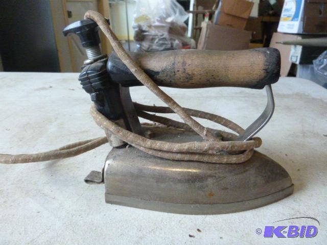 lot 176 image: Vintage Evenheat Electric Iron #2134231...