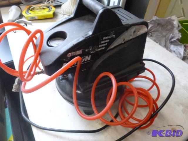lot 18 image: Small Alton Air Compressor Tested and works....
