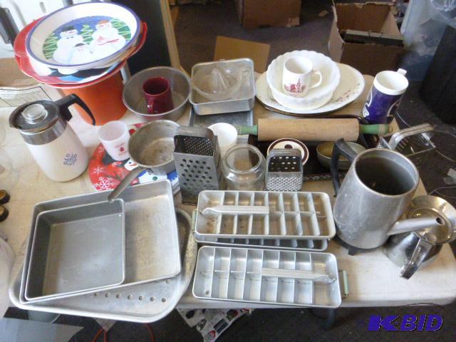 lot 194 image: Miscellaneous Kitchen Items...