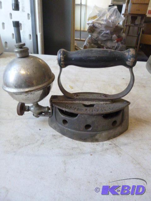 lot 198 image: Vintage Comfort Iron Self Heating Iron by Nat...