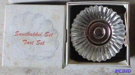 lot 201 image: Vintage Sandbakkel Set Tart Set...