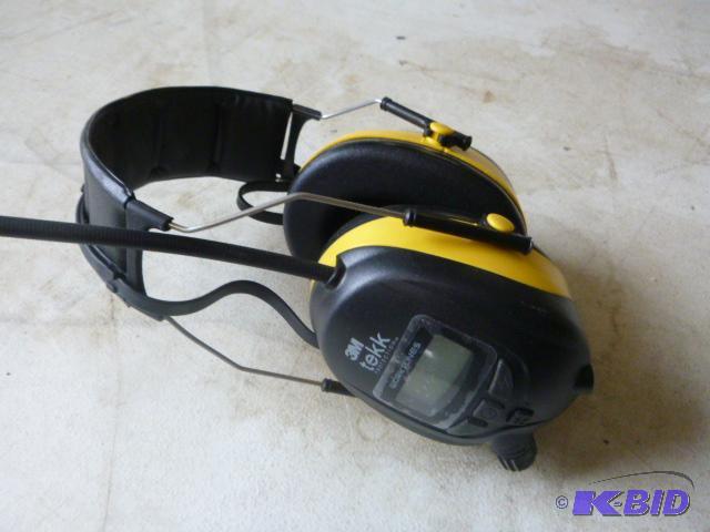 lot 22 image: 3M Tekk Ear Muff Radio works....