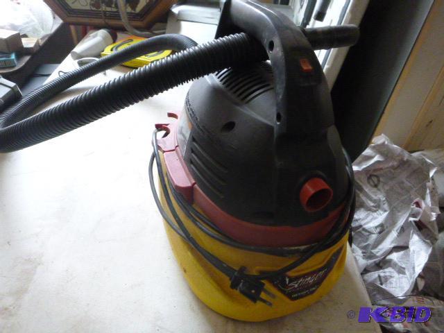 lot 28 image: 2 12 Gallon Stinger WetDry Vacuum Tested an...