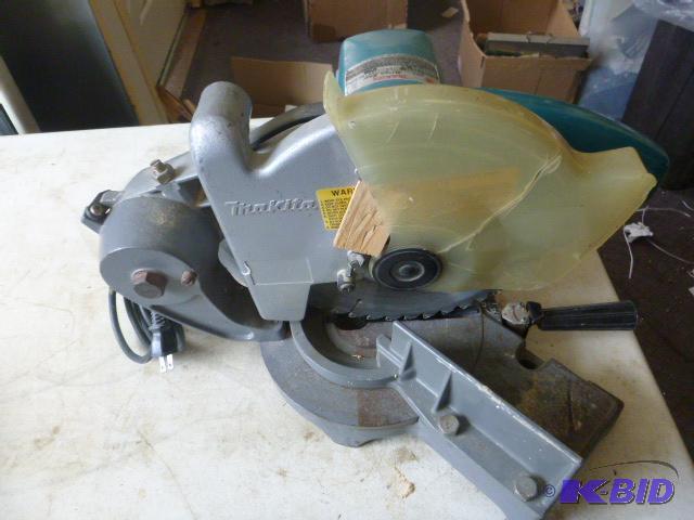 lot 5 image: Makita Power 10"&nbspMiter&nbspSaw Mod...