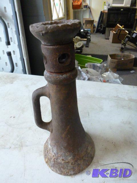 lot 60 image: 16" Screw Jack...