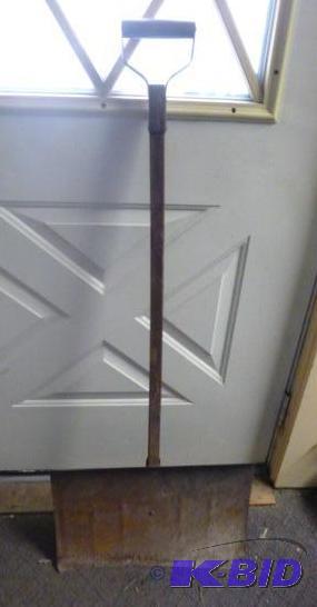 lot 74 image: Vintage Snow Shovel...