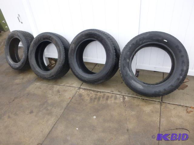 lot 87 image: 4 Tires P27560 R20...