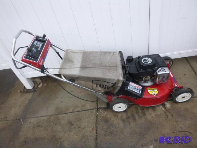 lot 89 image: Toro Recycler Lawn Mower 5 HP, 3 speed drive,...