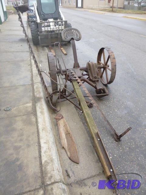 lot 90 image: Vintage McCormick-Deering No. 7 Sycle&nbspMo...