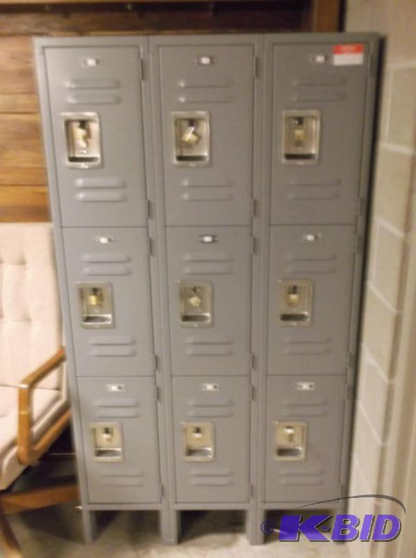 lot 1 image: 9 compartment locker comes with 9 locks and k...
