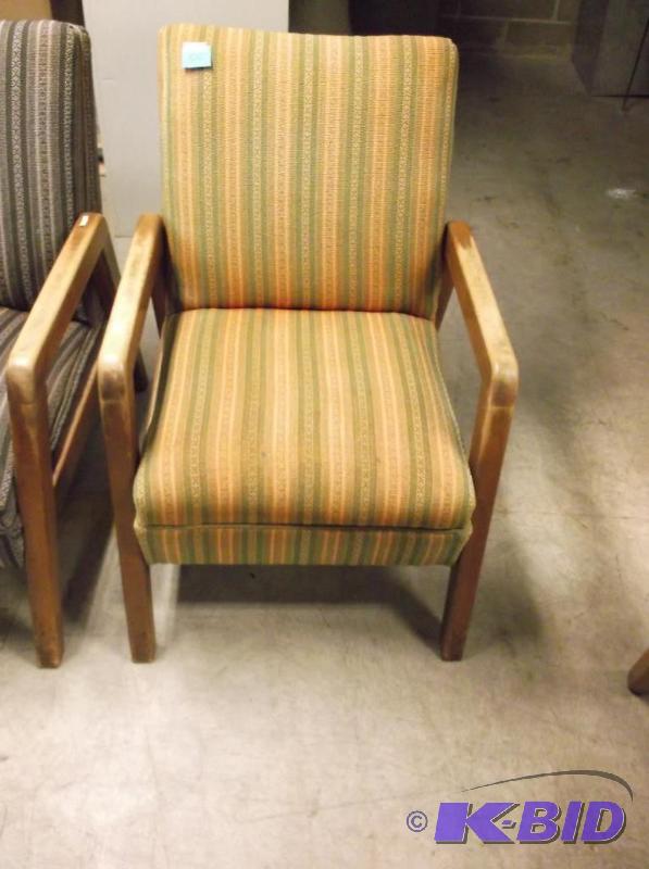 lot 101 image: Lounge chair in good usable condition....