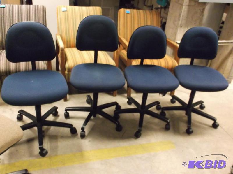 lot 105 image: Lot of 4 blue office chairs in usable conditi...