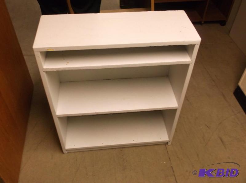 lot 114 image: Solid wood painted shelf measuring 24 34&quo...