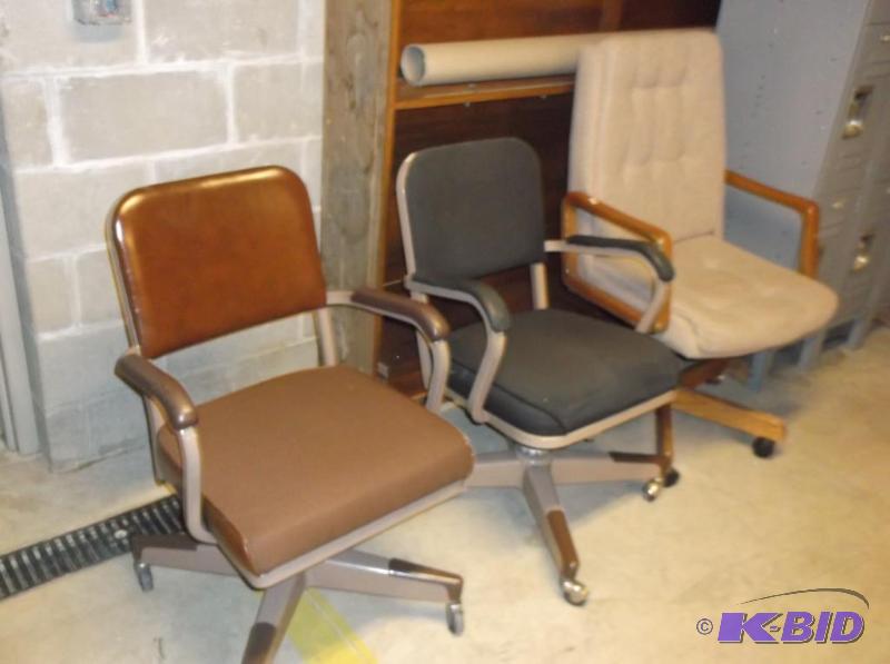 lot 12 image: Lot of 3 office chairs in good usable conditi...