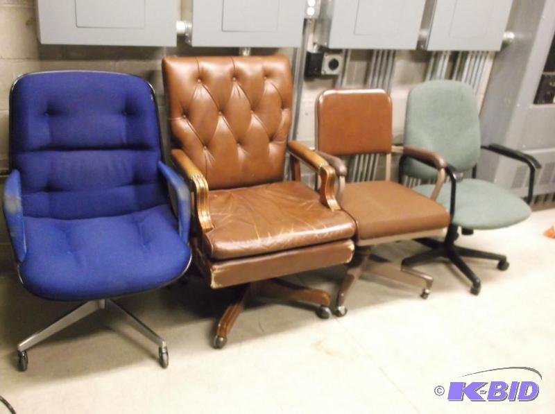 lot 2 image: Lot of 4 office chairs in good usable conditi...