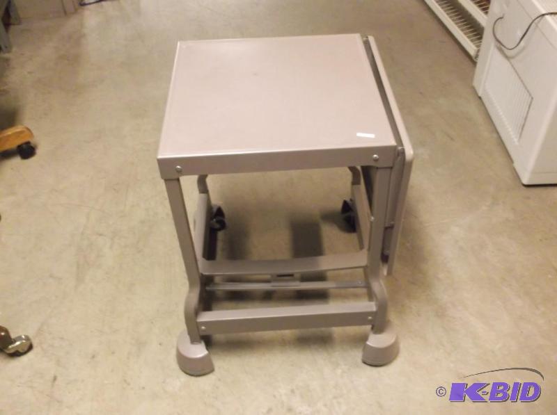 lot 20 image: Metal rolling cart with drop leaf in great us...